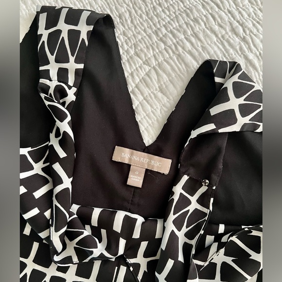 BANANA REPUBLIC sleeveless top, size 0 - Picture 3 of 7